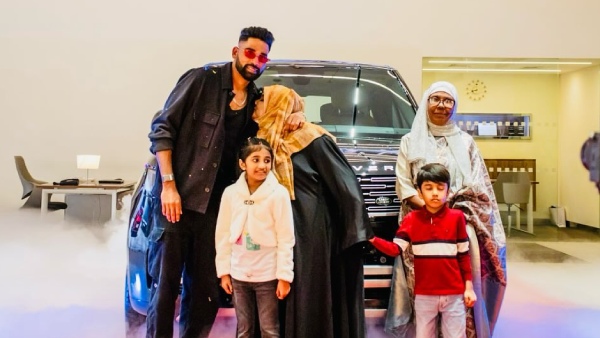 mohammed-siraj-new-car-hyderabad-star-buys-range-rover-for-family-posts-picture-with-mother