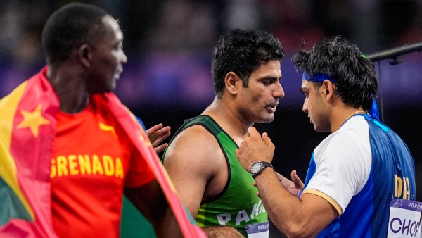 shoaib-akhtar-emotional-after-neeraj-chopras-mother-calls-pakistans-arshad-nadeem-hamara-ladka