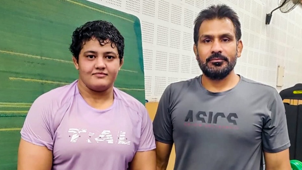 Reetika Hooda left with coach Mandeep