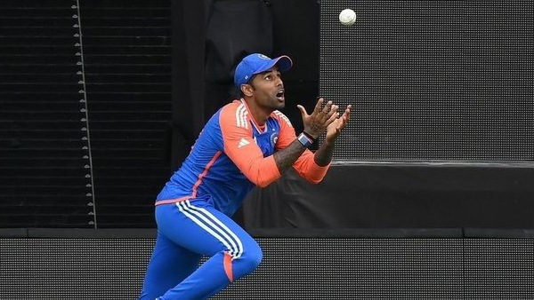 tabraiz-shamsi-reacts-viral-video-to-raise-questions-on-sukryakumar-yadavs-t20-world-cup-final-catch