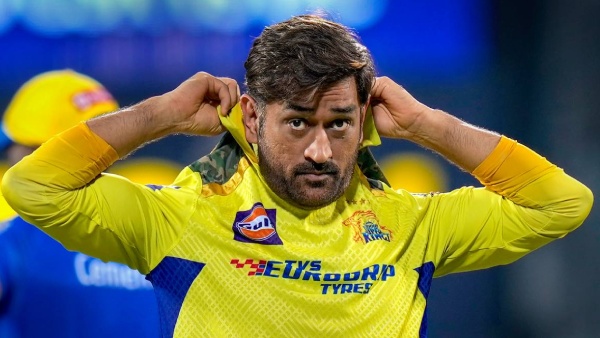 thala-ms-dhoni-to-join-hands-with-thalapathy-vijay-in-goat-movie-director-drops-a-cryptic-hint