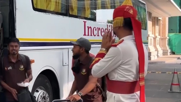watch-bangladesh-players-receive-warm-welcome-as-they-land-in-chennai-ahead-of-first-test-vs-india watch-bangladesh-players-receive-warm-welcome-as-they-land-in-chennai-ahead-of-first-test-vs-india