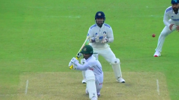 ind-vs-ban-sunil-gavaskar-in-splits-after-rishabh-pant-makes-fun-of-mominul-haques-height