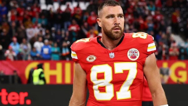 athletes-who-could-melt-ice-with-their-looks-a-playful-peek-at-sports-hottest-stars