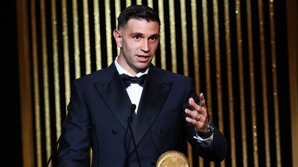 Martinez Wins Yashin Trophy Again