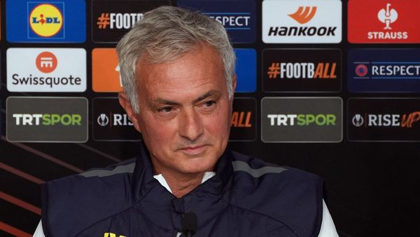 Mourinho Sees United and Tottenham as Favourites