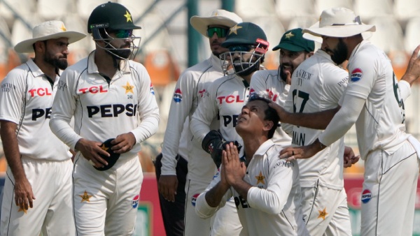 pakistan-team-shamed-after-head-coach-jason-gillespie-spotted-picking-used-bottles-of-players