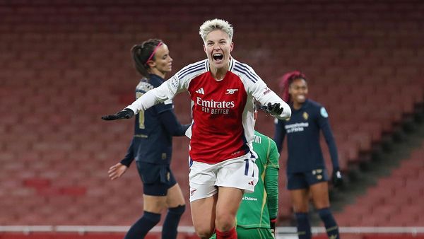 Hurtig Sends Arsenal to Champions League Quarters