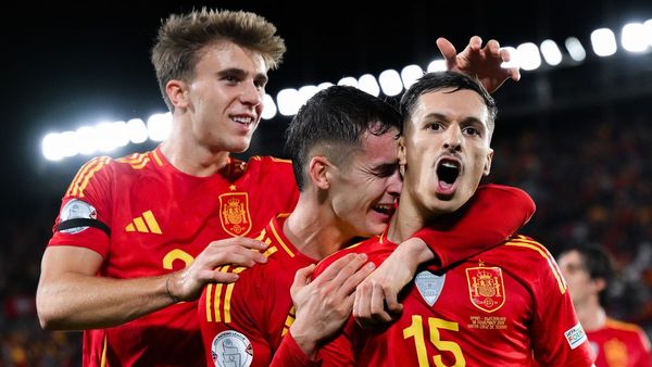 De la Fuente Hails Future of Spain's Young Players De la Fuente Hails Future of Spain's Young Players