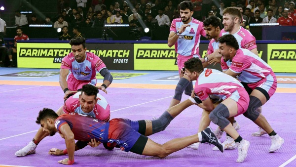 UP Yoddhas see off Jaipur Pink Panthers in the closing stages Image Courtesy PKL Media