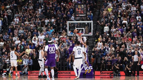 Jazz Edge Mavericks with Late Dunk