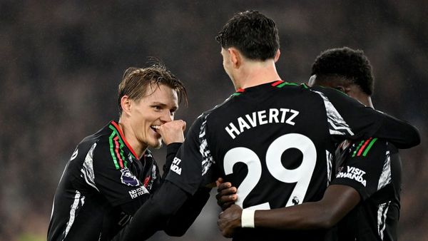 Arsenal Triumphs Over West Ham 5-2 Arsenal Triumphs Over West Ham 5-2