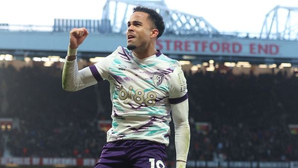 Bournemouth Triumphs 4-0 at Old Trafford