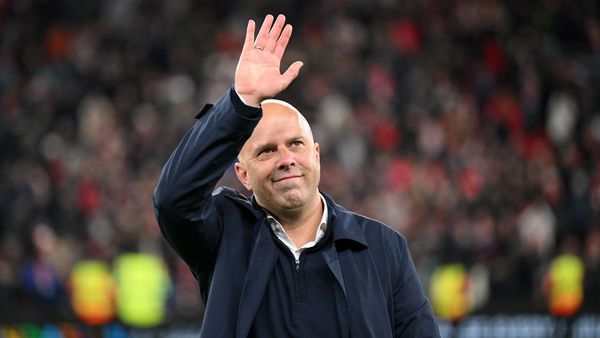 Howe Recognises Slot's Influence at Liverpool