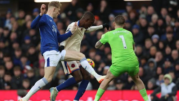 Everton and Chelsea End in Goalless Stalemate