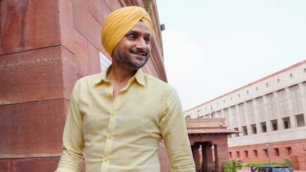 IND vs AUS Harbhajan Singh Backs Rohit Sharma to Bat in Top Three in Adelaide Test Prefers Dhruv Jurel over Shubman Gill in Playing 11