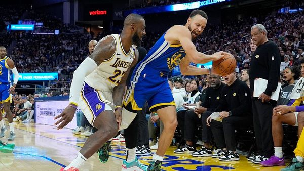 Lakers Triumph Over Warriors on Christmas Day