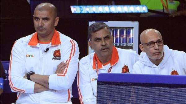 Ajay Thakur and the Puneri Paltan coaching staff