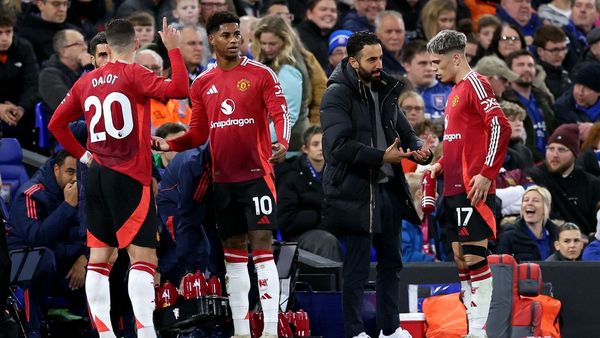 Neville Supports Amorim's Omission of Rashford