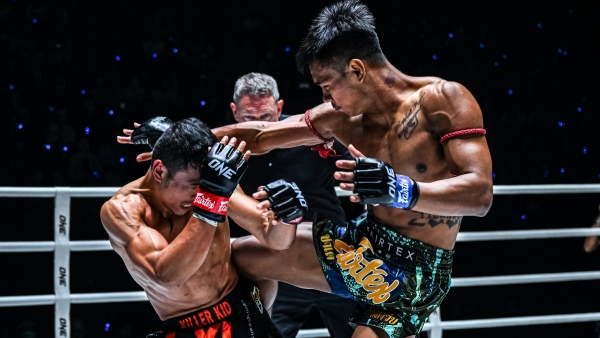 Shadow Singha Mawynn in action against Sitthichai at ONE Friday Fights 92