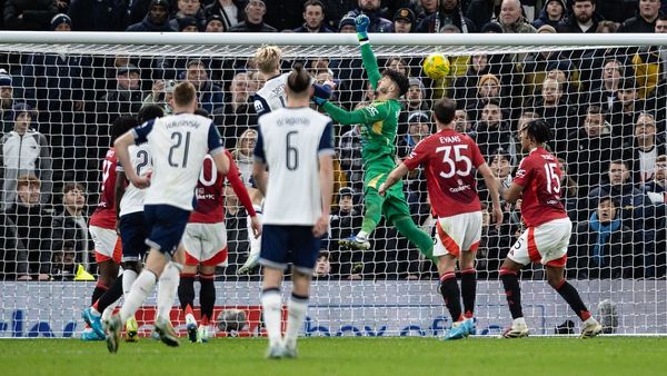 Tottenham Beats Manchester United 4-3 in Thriller