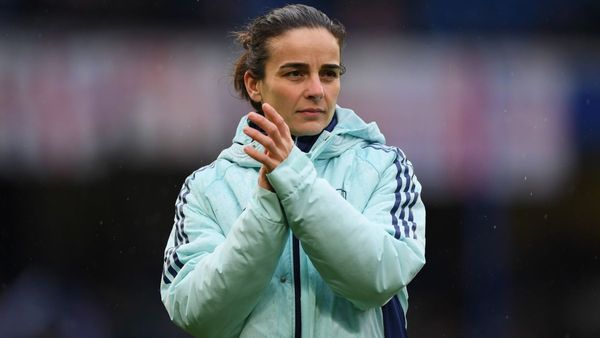 Slegers Keeps Arsenal's Title Hopes Alive