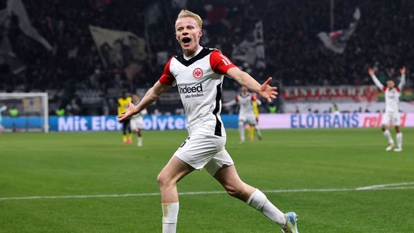 Eintracht Frankfurt Beats Borussia Dortmund 2-0