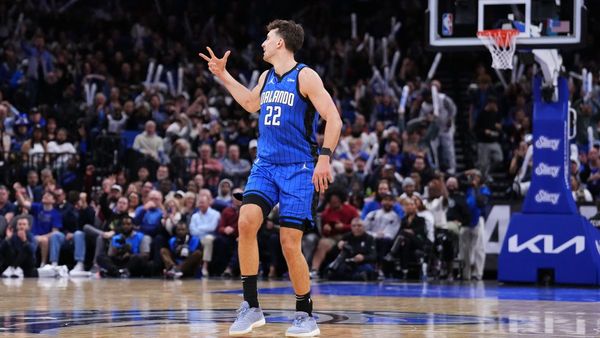 Wagner Scores 25 Points in Fourth Quarter Win