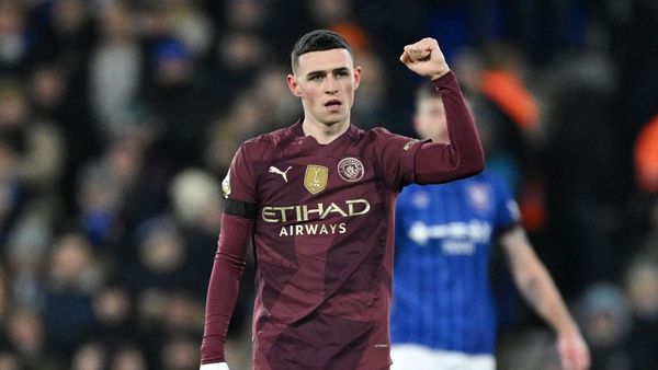 Foden Leads Manchester City to 6-0 Victory