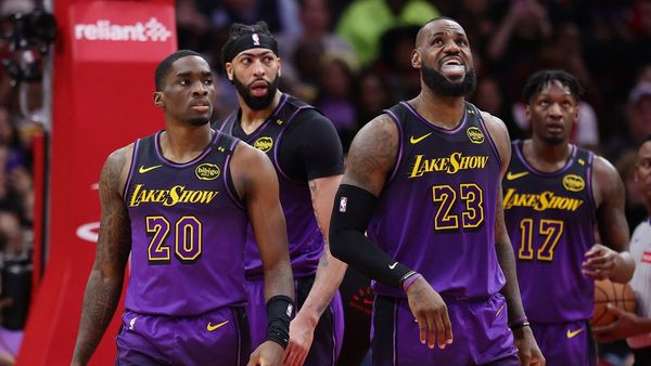Lakers Urged to Stick Together Amid Losses