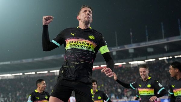De Jong's Brace Leads PSV to Victory