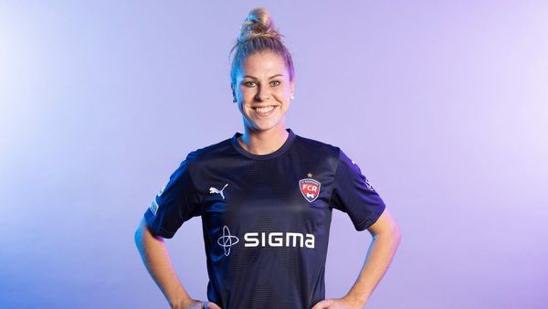 City Signs Defender Rebecca Knaak from Rosengard