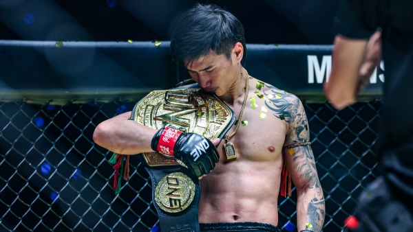 Tawanchai PK Saenchai Tawanchai PK Saenchai