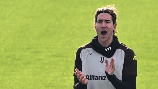 Motta Decides on Vlahovic's Role for Benfica Match Motta Decides on Vlahovic's Role for Benfica Match