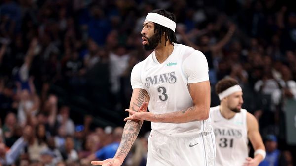 Davis Seeks to Uplift Mavericks Fans Post-Trade