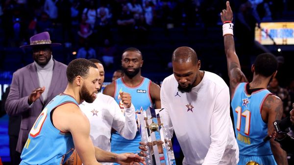 Curry Leads Shaq's OGs to All-Star Victory