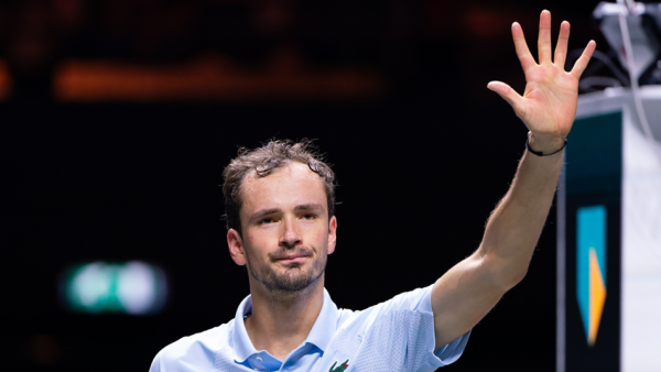 Medvedev produces ruthless comeback to edge Wawrinka in Rotterdam