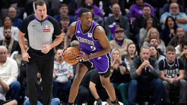 Kings Trade Fox to Spurs for LaVine