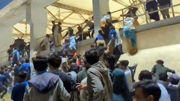 Screen grab of the alleged video of fans trying to gain acess into National Stadium in Karachi Screen grab of the alleged video of fans trying to gain acess into National Stadium in Karachi