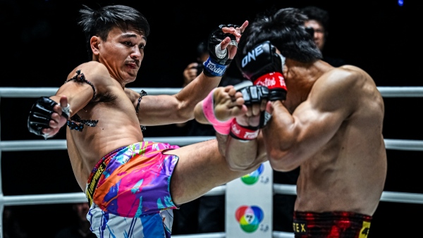 Jaosuayai Mor Krungthepthonburi and Yodlekpet The Destroyer Or Atchariya in action at ONE Friday Fights 95 Image Courtesy ONE Championship Media