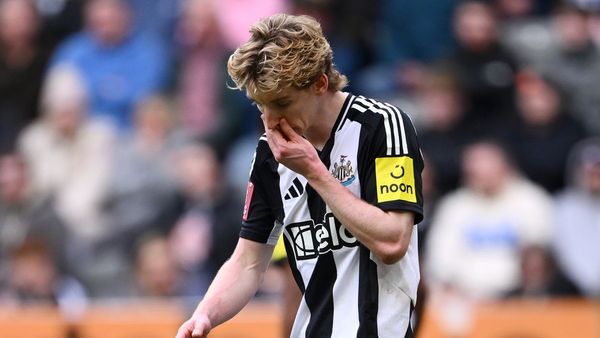 Howe Confirms No Appeal for Gordon's Red Card