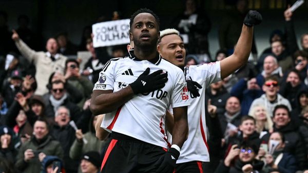 Fulham Defeats Tottenham in Silva's Milestone Match