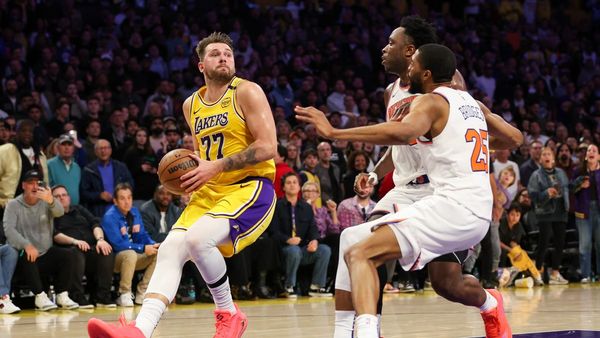 Lakers Defeat Knicks in Overtime