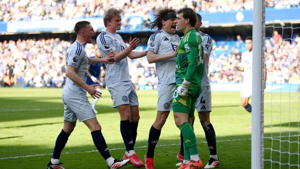 Van Nistelrooy Urges Leicester to Fight Hard