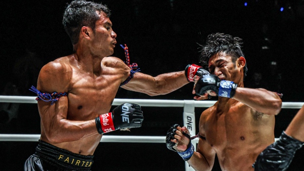 Chartpayak Saksatoon and Kongchai Chanaidonmueang in action during ONE Friday Fights 98 Image Courtesy ONE Championship Media