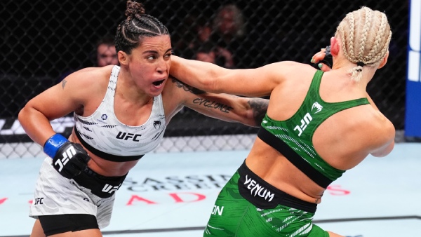 L-R Puja Tomar punches Shauna Bannon during UFC London 2025 prelims Photo by Jeff Bottari Zuffa LLC