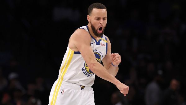 Curry's Shot Compared to Cirque du Soleil