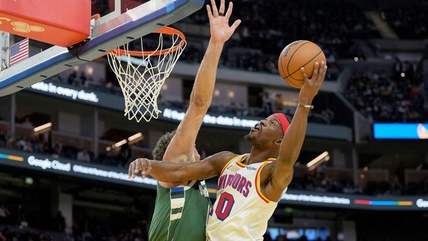 Warriors Win Despite Curry's Injury