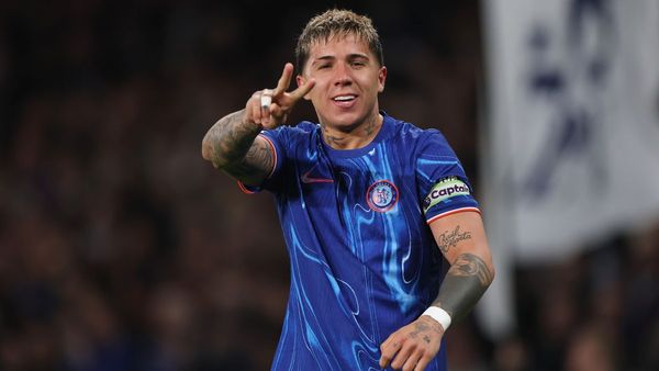 Chelsea Beats Tottenham with Fernandez Header