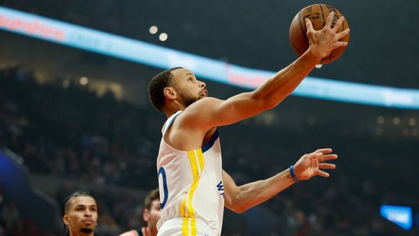 Curry Anticipates Intense Clash with Clippers
